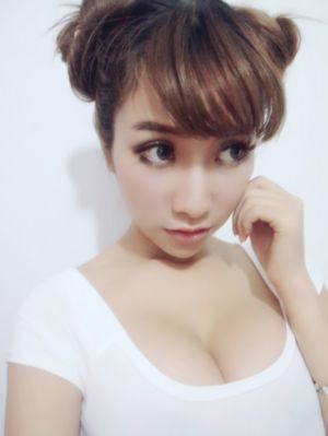 在厨房和女友闺蜜做_在线影院观看