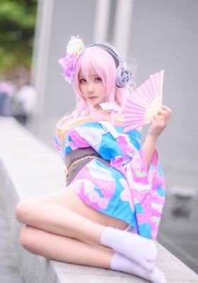 老头边吃奶边弄进去呻吟的视频_剧情片免费高清观看